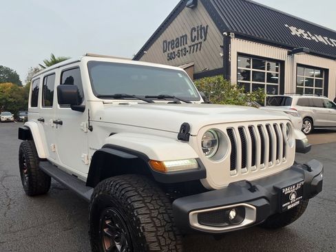 Used 2018 Jeep Wrangler Unlimited Sahara AWD/4WD image 2