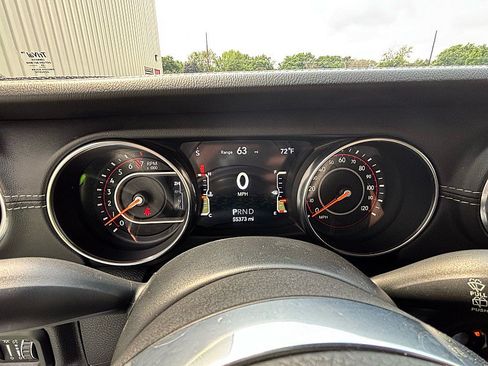 Used 2019 Jeep Wrangler Unlimited Sahara w/ Uconnect 4C Nav & Sound Group AWD/4WD image 8