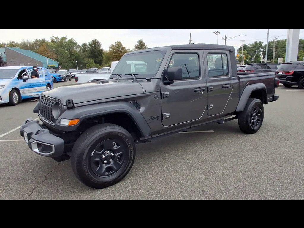 Used 2025 Jeep Gladiator Sport AWD/4WD image 4
