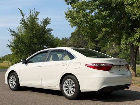 Used 2017 Toyota Camry LE FWD image 3