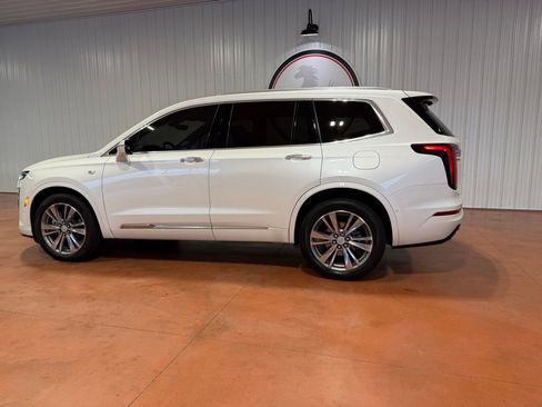 Used 2022 Cadillac XT6 Premium Luxury w/ Platinum Package image 11