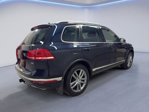 Used 2016 Volkswagen Touareg TDI AWD/4WD image 6