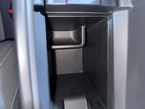 Used 2023 Nissan Rogue SV image 31