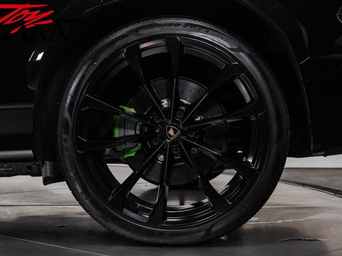 Used 2022 Lamborghini Urus AWD/4WD image 16
