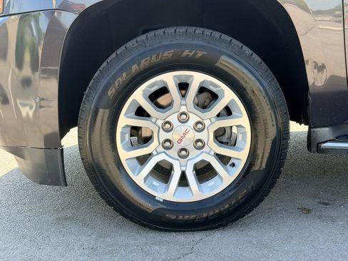 Used 2017 GMC Yukon SLT AWD/4WD image 28
