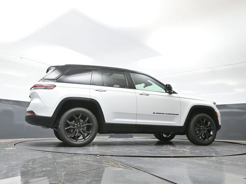 New 2025 Jeep Grand Cherokee Limited w/ Trailer Tow Package image 46