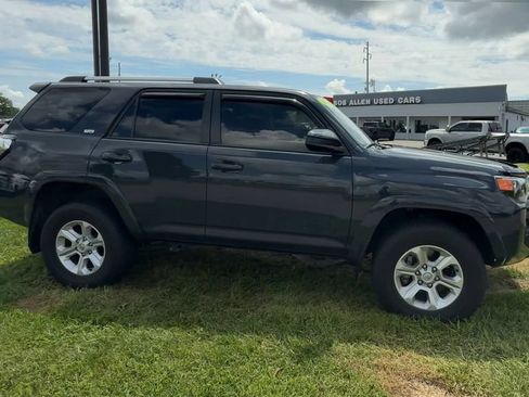 Used 2024 Toyota 4Runner SR5 AWD/4WD image 8