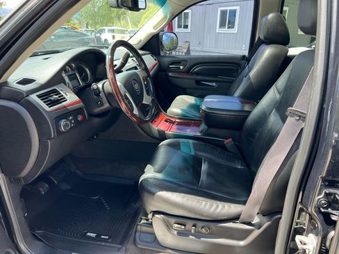 Used 2011 Cadillac Escalade Luxury AWD/4WD image 18