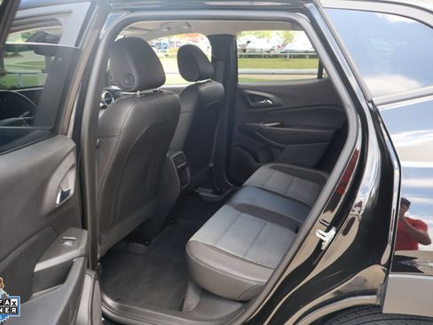Used 2025 Chevrolet Trax LT w/ LT Convenience Package FWD image 26