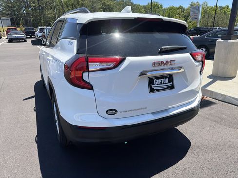 Used 2022 GMC Terrain SLE w/ Driver Convenience Package FWD image 14