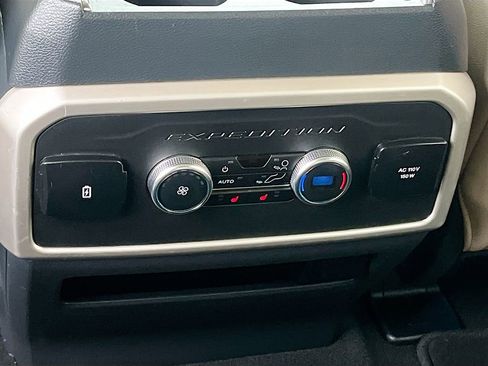 Used 2024 Ford Expedition Limited AWD/4WD image 27