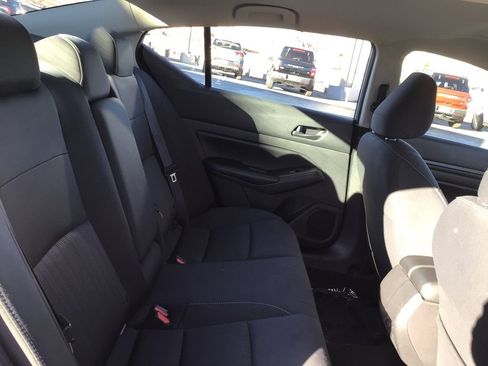 Used 2024 Nissan Altima 2.5 SV image 10