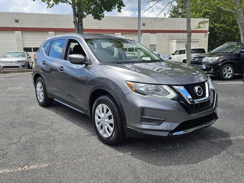 Used 2017 Nissan Rogue S FWD image 1