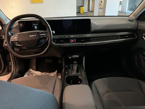 Used 2025 Kia K4 LXS image 32