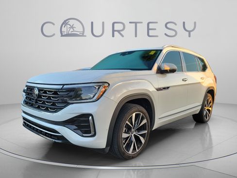 Used 2024 Volkswagen Atlas SEL Premium R-Line AWD/4WD image 2