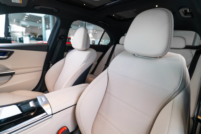 Used 2026 Mercedes-Benz C 300 4MATIC Sedan image 5