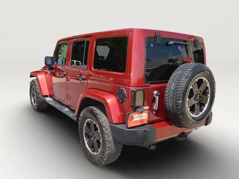 Used 2012 Jeep Wrangler Unlimited Sahara AWD/4WD image 6