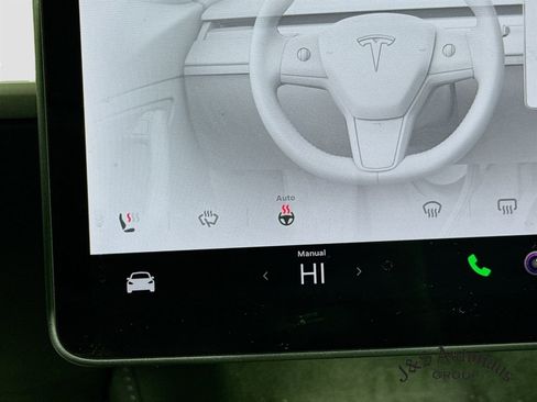 Used 2022 Tesla Model Y Long Range image 25