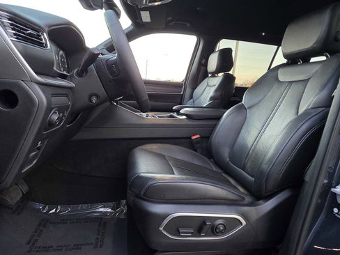 Used 2024 Jeep Wagoneer Series II w/ Flexible Seating Group image 13