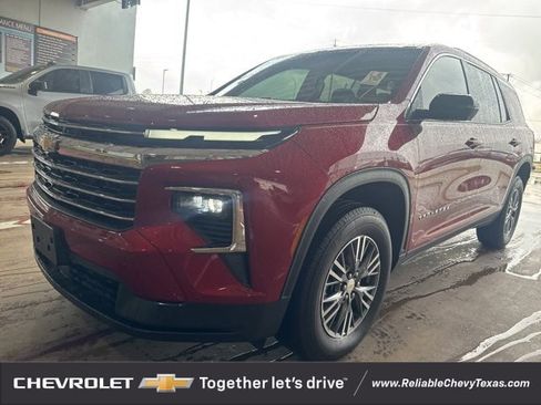 Certified 2025 Chevrolet Traverse LT w/ Driver Confidence Package image 3