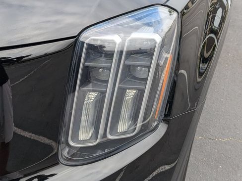 Used 2023 Kia Telluride LX FWD image 9