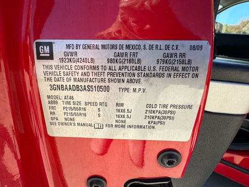 Used 2010 Chevrolet HHR LS image 9