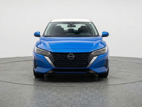 Used 2025 Nissan Sentra SV FWD image 2