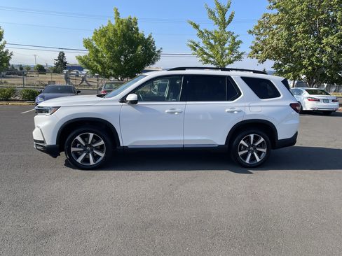 Used 2025 Honda Pilot Elite image 2