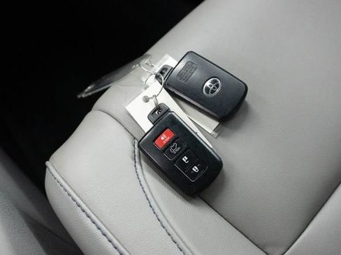 Used 2018 Toyota Highlander XLE image 38