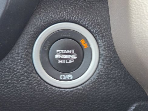Used 2019 RAM 1500 Laramie AWD/4WD image 22