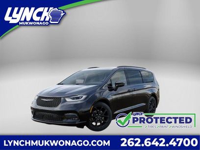 New 2026 Chrysler Pacifica Limited w/ S Appearance Package