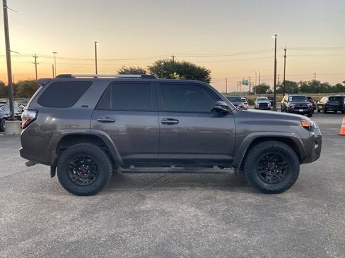 Used 2023 Toyota 4Runner SR5 Premium w/ Moonroof Package RWD image 4