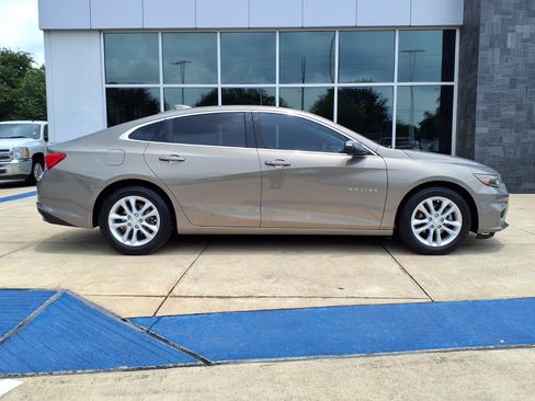 Used 2017 Chevrolet Malibu LT FWD image 25