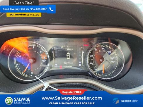Used 2017 Jeep Cherokee Latitude FWD image 12