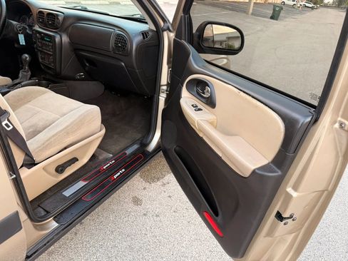 Used 2005 Chevrolet TrailBlazer LS w/ LS Preferred Equipment Group RWD image 21