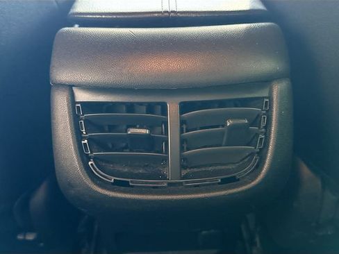 Used 2017 Chevrolet Malibu LT FWD image 24