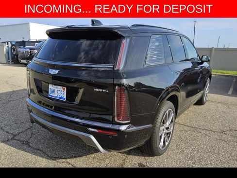 Used 2026 Cadillac Vistiq Premium Luxury w/ LPO, Floor Liner Package AWD/4WD image 15