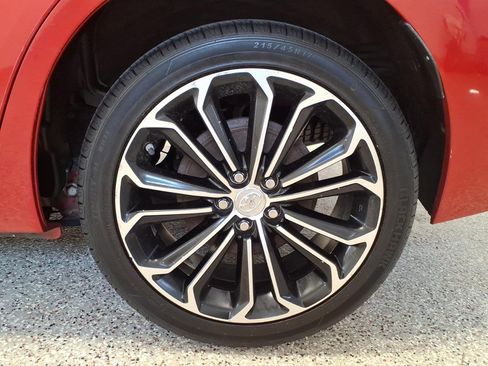 Used 2015 Toyota Corolla LE FWD image 7