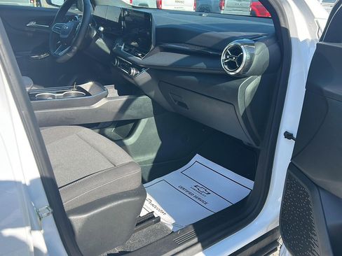Used 2025 Chevrolet Equinox LT image 11