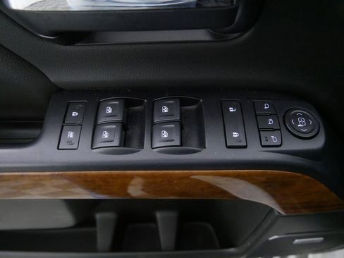 Used 2018 Chevrolet Silverado 1500 High Country image 17