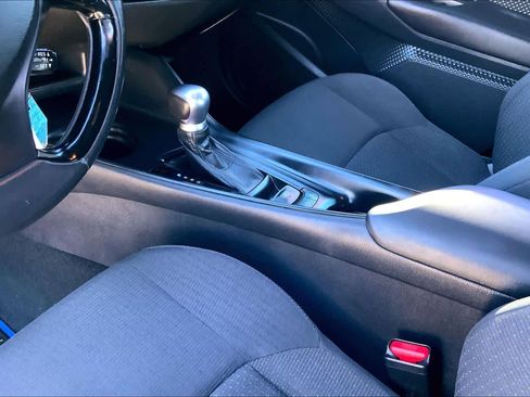 Used 2018 Toyota C-HR XLE image 15