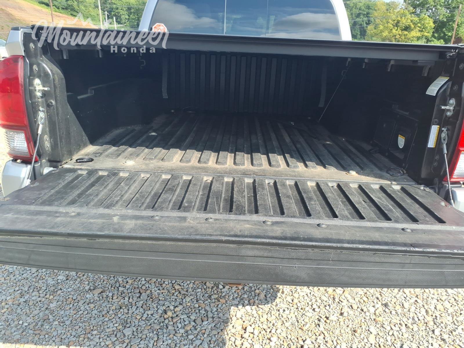Used 2019 Toyota Tacoma TRD Sport AWD/4WD image 10