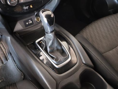 Used 2018 Nissan Rogue SV FWD image 8