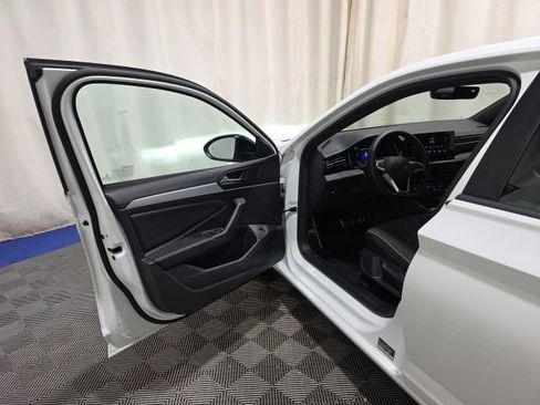 Used 2025 Volkswagen Jetta Sport FWD image 11