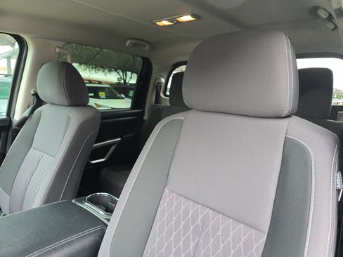 Used 2024 Nissan Titan SV w/ SV Convenience Package RWD image 9