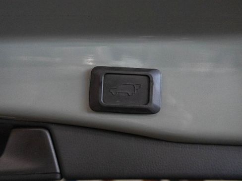Used 2021 Toyota RAV4 XLE Premium AWD/4WD image 25