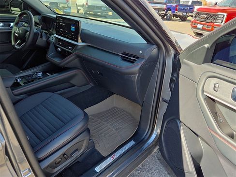 Used 2025 Ford Explorer ST-Line image 13