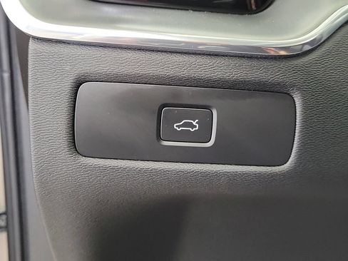 Used 2024 Volvo XC60 B5 Core AWD/4WD image 34