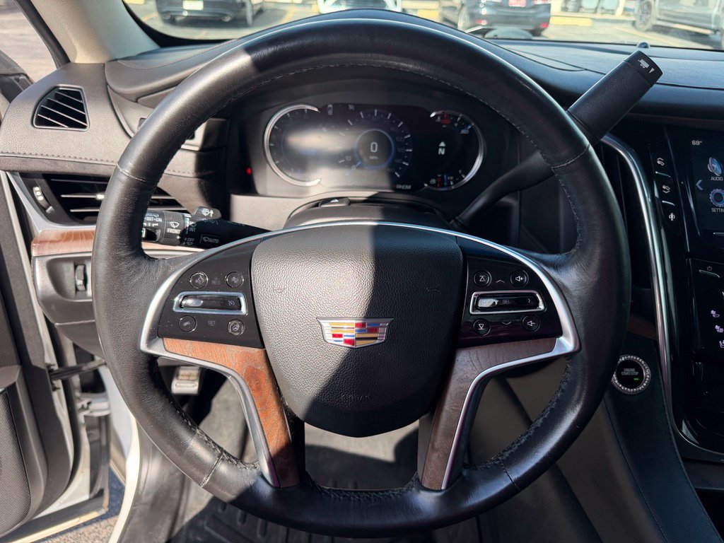 Used 2016 Cadillac Escalade Luxury RWD image 33