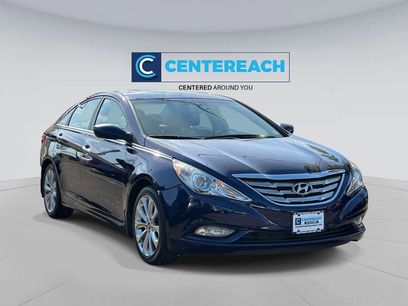 Used 2013 Hyundai Sonata SE w/ Navigation & Sunroof Pkg